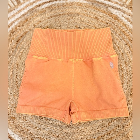 🌾 FP Movement Good Karma Running Shorts - Picture 2 of 4